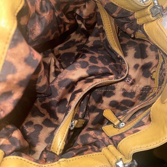 ✨B MAKOWSKY honey "hobo" handbag✨ - Picture 7 of 9
